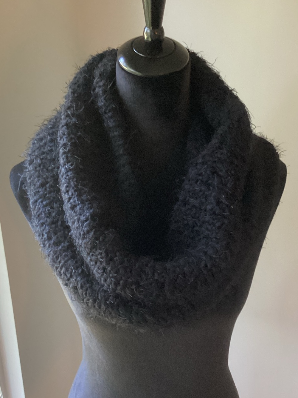 Like new Bass Black Chunky Knit Infinity Scarf